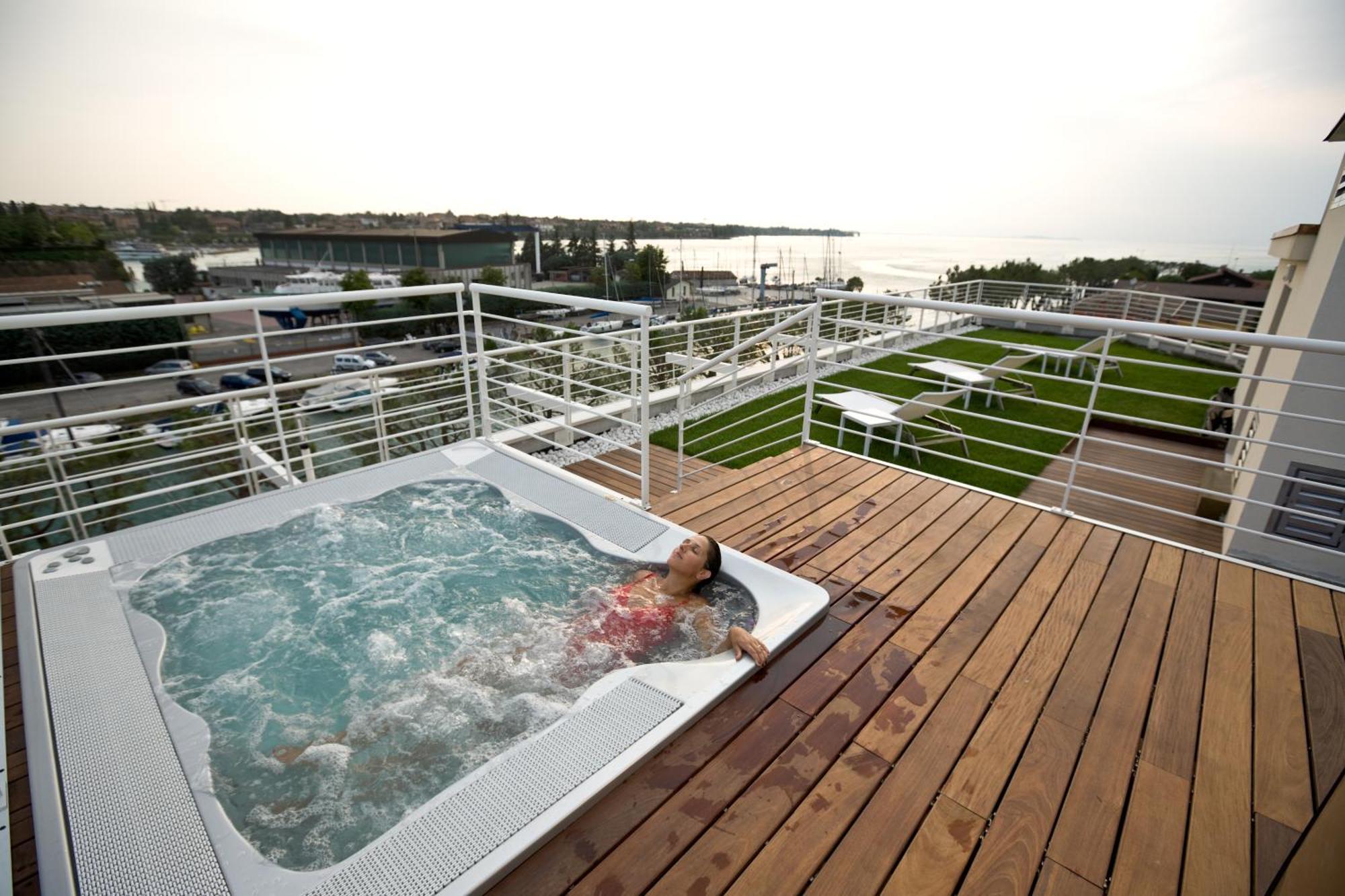 Hotel Acquadolce Пескьера-дель-Гарда Экстерьер фото