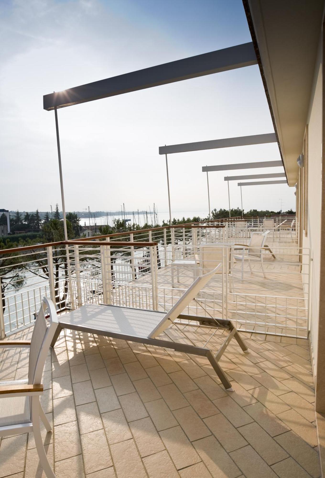 Hotel Acquadolce Пескьера-дель-Гарда Экстерьер фото