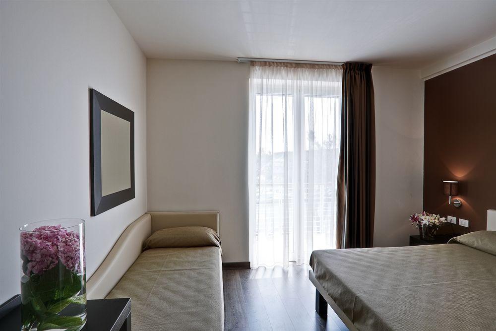 Hotel Acquadolce Пескьера-дель-Гарда Экстерьер фото