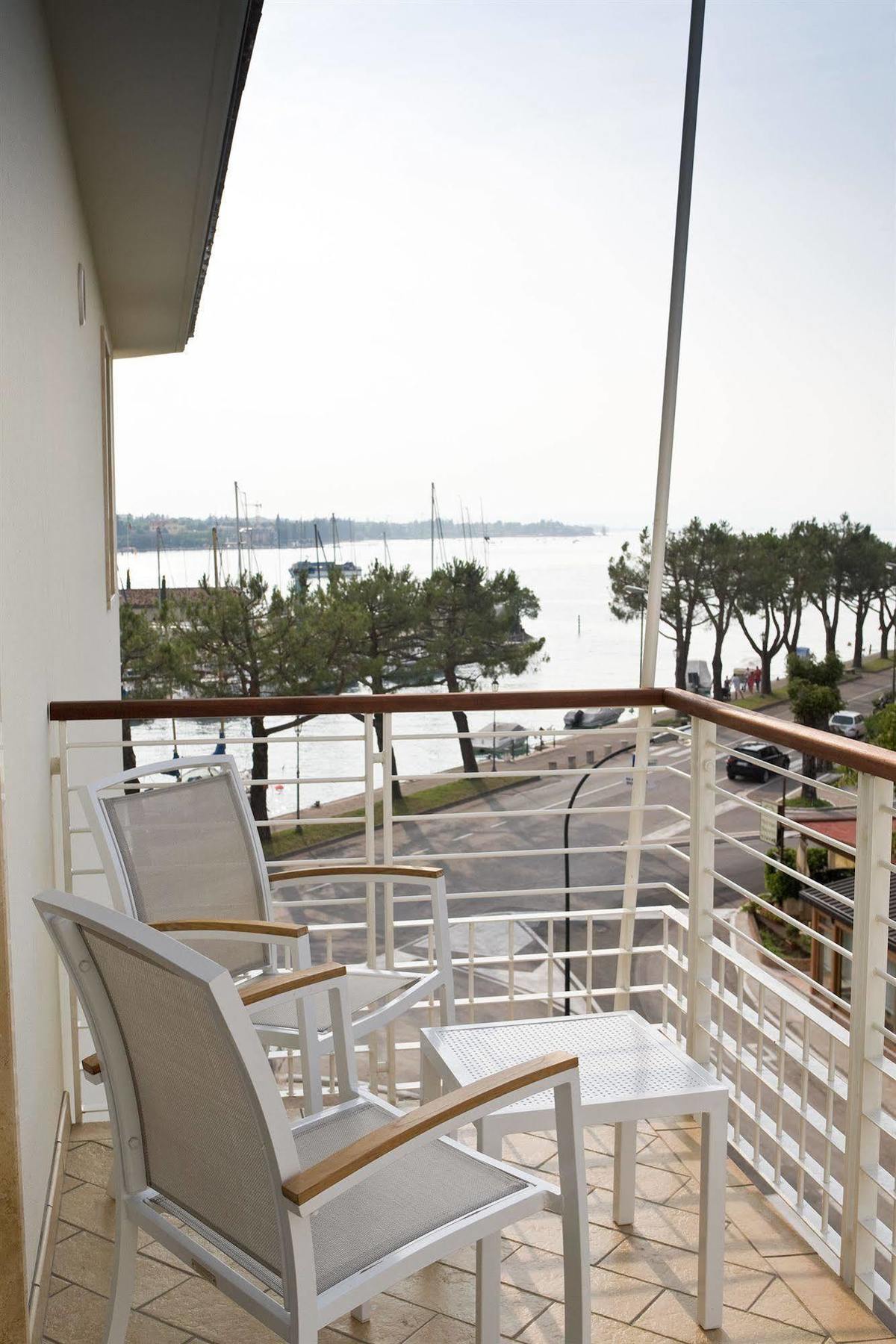 Hotel Acquadolce Пескьера-дель-Гарда Экстерьер фото