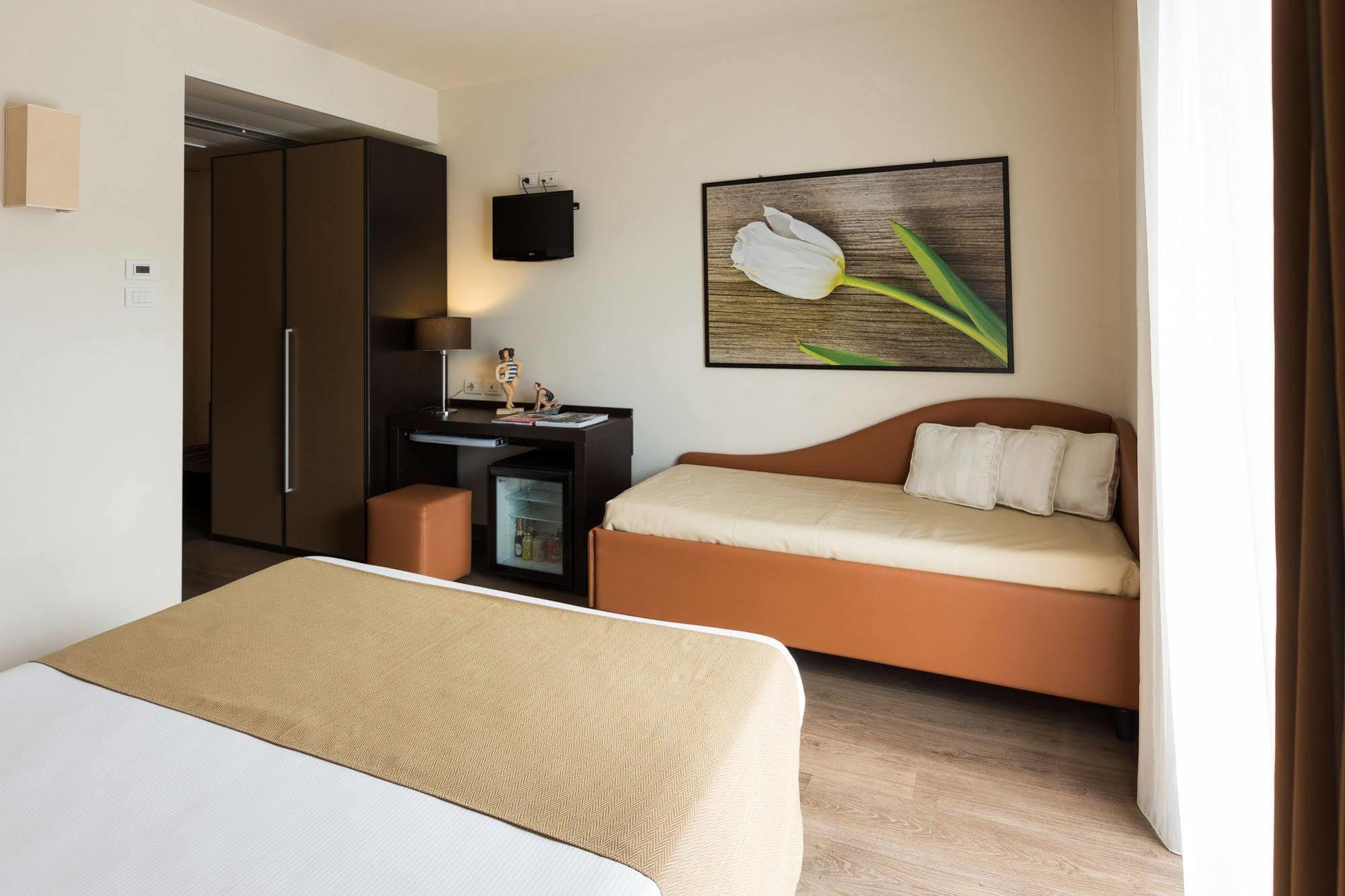 Hotel Acquadolce Пескьера-дель-Гарда Экстерьер фото
